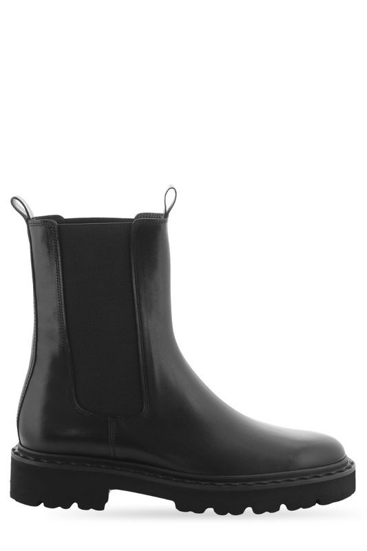 Molly Boots-Kennel & Schmenger-Boyds Philadelphia