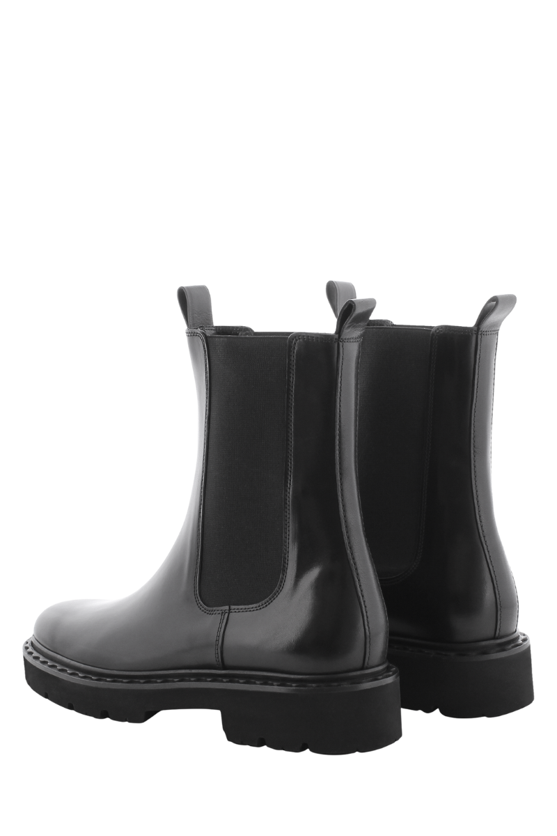 Molly Boots-Kennel & Schmenger-Boyds Philadelphia
